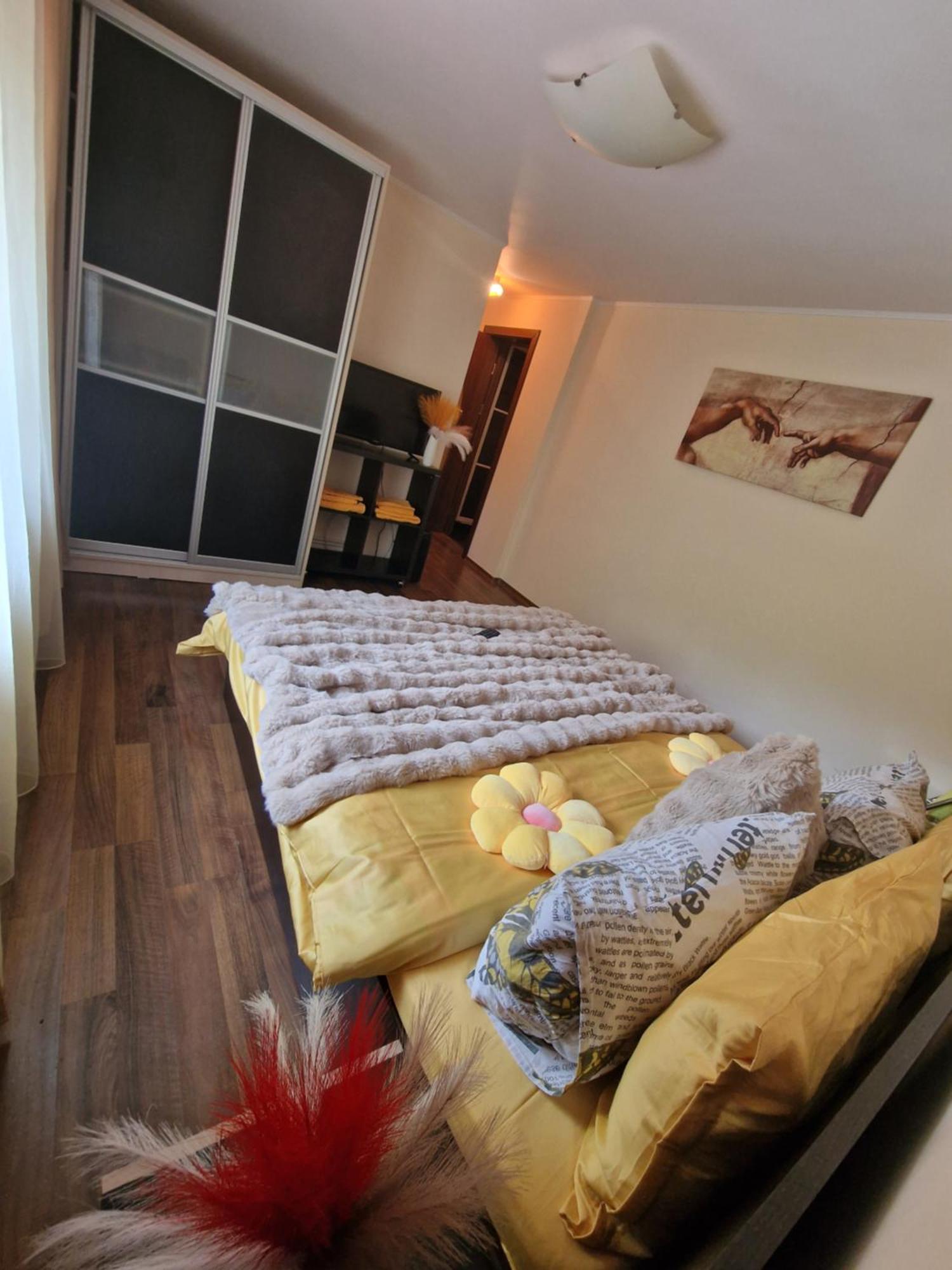 Apartament Red & Yellow Slănic-Moldova Zewnętrze zdjęcie