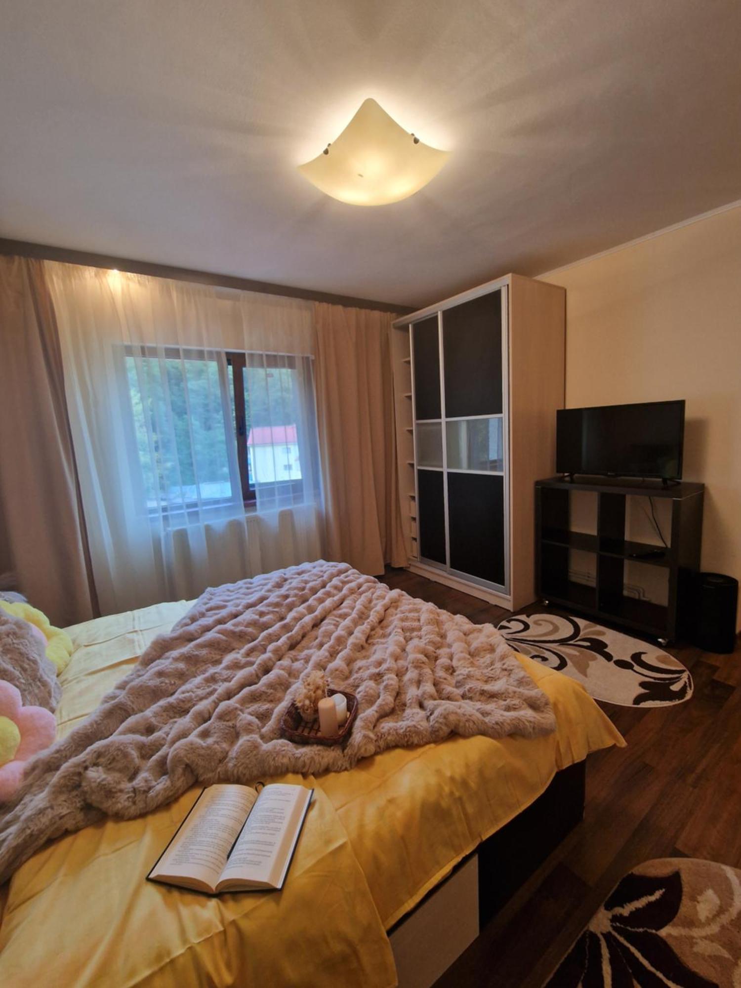 Apartament Red & Yellow Slănic-Moldova Zewnętrze zdjęcie