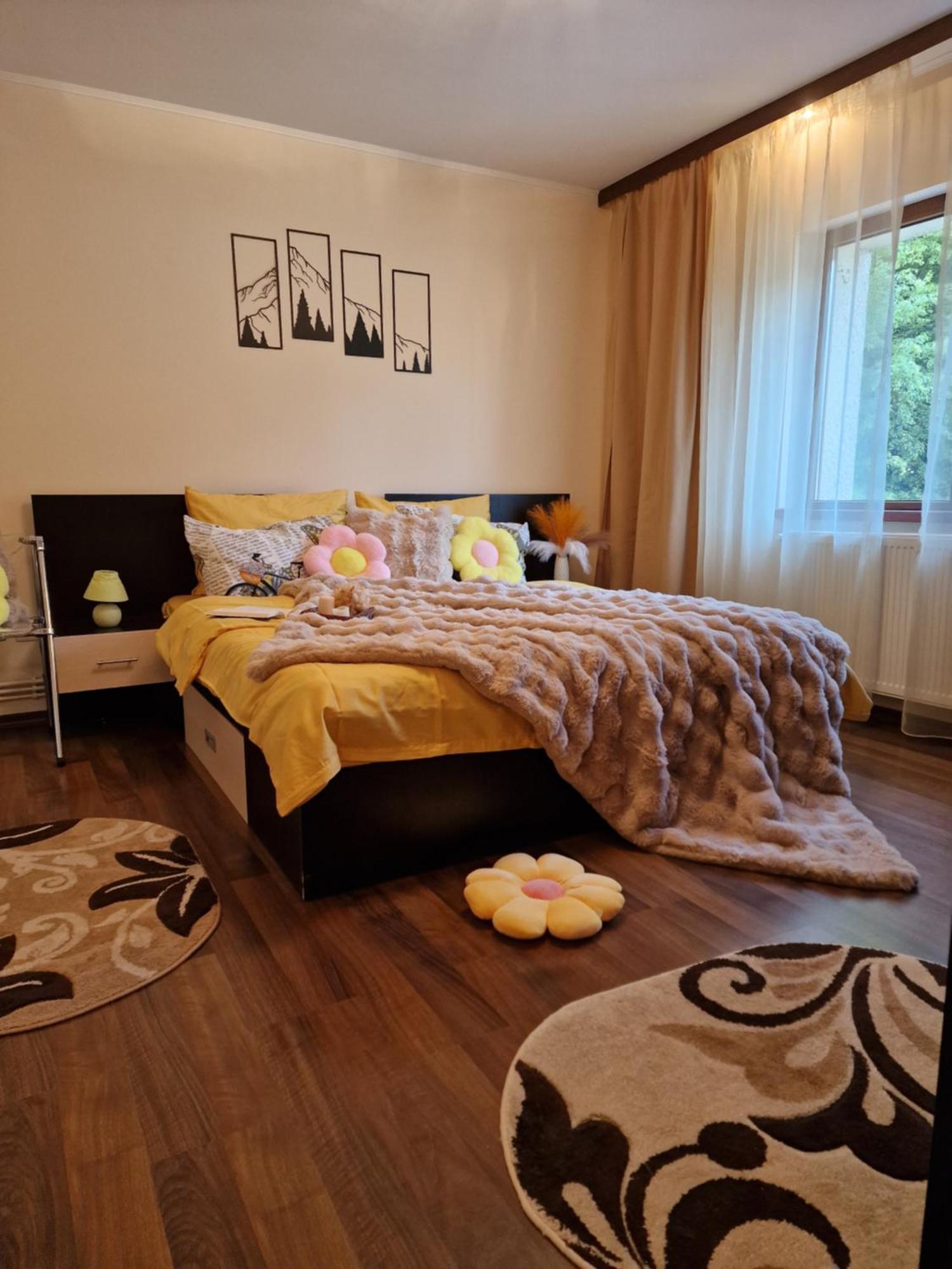 Apartament Red & Yellow Slănic-Moldova Zewnętrze zdjęcie